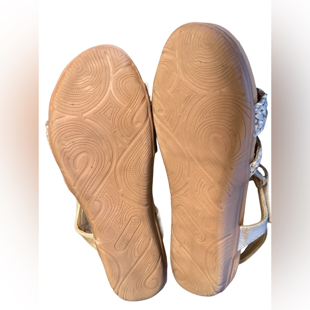 Baretraps EUC Sz 8.5 Jalen Silver Strappy Sandals
Man Made Materials (SH181) - Picture 9 of 11